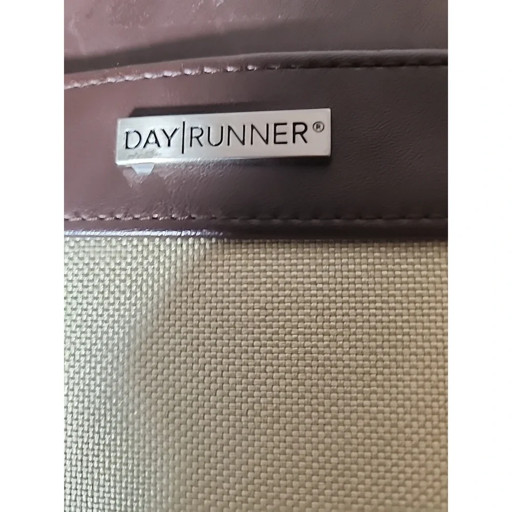 DAY RUNNER Planner Briefcase 7 ring‎ Binder w/handles two tone brown 919-9397